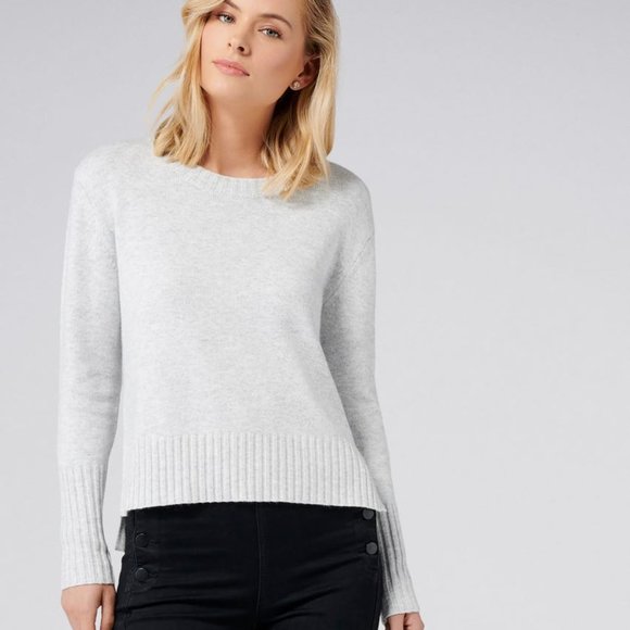 Luxurious Grey Crewneck Sweater - Picture 3 of 4